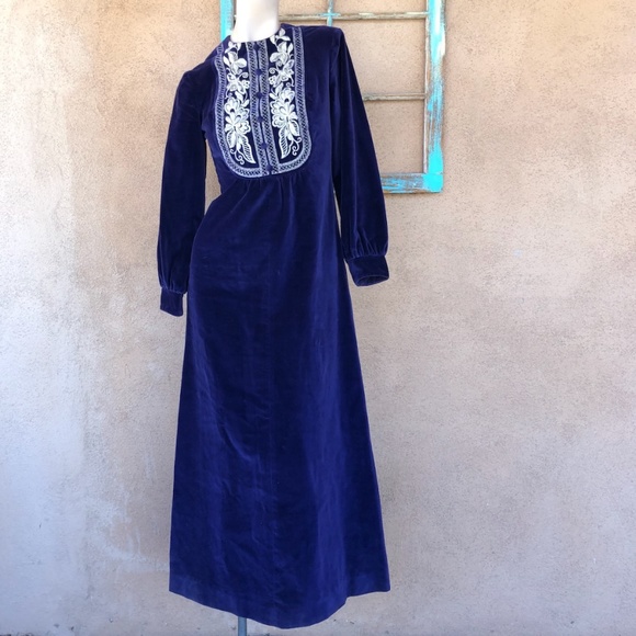 Vintage Dresses & Skirts - VTG 1960s 1970s Purple Velvet Maxi Dress Sz xS